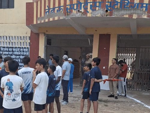 गाजीपुर में 105 खिलाड़ियों की दौड़ में सुरक्षा में चूक:40 मिनट देरी से पहुंची एंबुलेंस, रूट पर वाहनों की कतार भी दिखी
