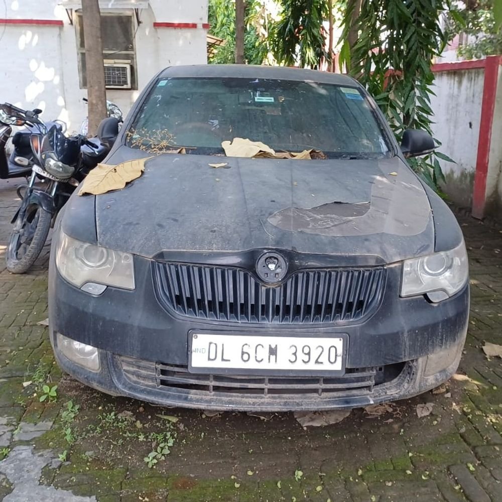 सहारनपुर कोर्ट में पेश होने का श्रद्धा दुबे को नोटिस:90 लाख की ठगी से जुड़ी स्कोडा छुड़ाने की कोशिश, शिवा हत्याकांड में फरार