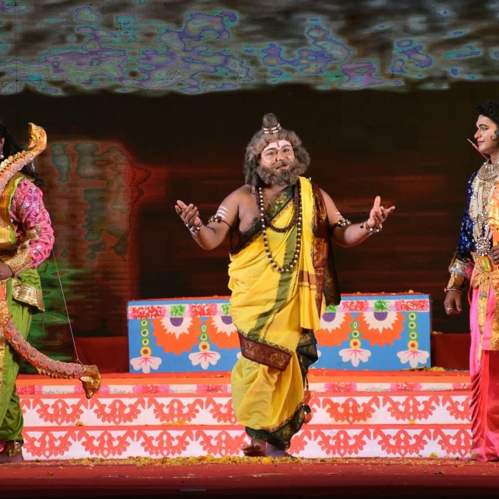 लखनऊ में परशुराम-लक्ष्मण संवाद ने बांधा समां:धनुष टूटते ही जयकारों से गूंजा पंडाल, विदाई ने दर्शकों को किया भावुक