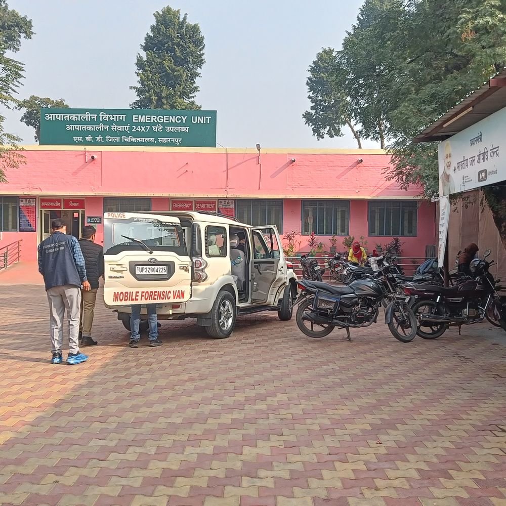 हाईवे पर लकड़ी से लदी ट्रैक्टर-ट्राली में घुसी रोडवेज बस:सहारनपुर के लखनौर गोल चक्कर के पास आधी रात को हुआ हादसा, 13 यात्री घायल