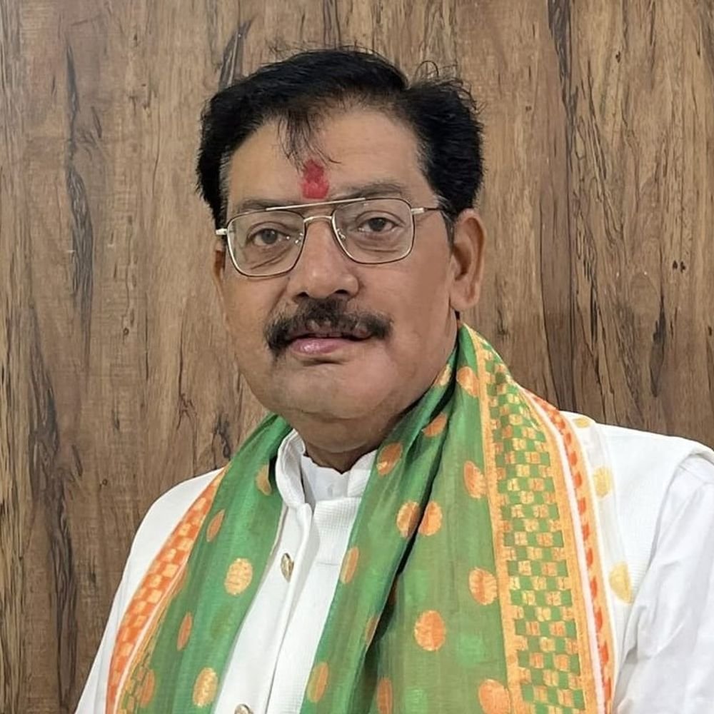 बरौली चेयरमैन पर गंभी आरोप, SSP से शिकायत:अलीगढ़ में नगर पंचायत लिपिक ने पिस्टल तानने और गला दबाने का आरोप लगाया, पत्नी से भी धक्का-मुक्की का दावा