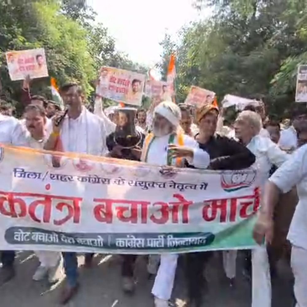 कांग्रेस ने मुख्य चुनाव आयुक्त का इस्तीफा मांगा:फिरोजाबाद में ‘वोट बचाओ, देश बचाओ’ अभियान के तहत पैदल मार्च निकाला