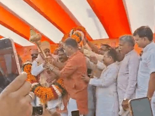 राज्यसभा सांसद बनकर आए रामप्रताप चौहान का स्वागत:आगरा में कहा-कार्यकर्ताओं का काम नहीं रुकना चाहिए, मान-सम्मान से समझौता नहीं होगा; काफिले से जाम लगा