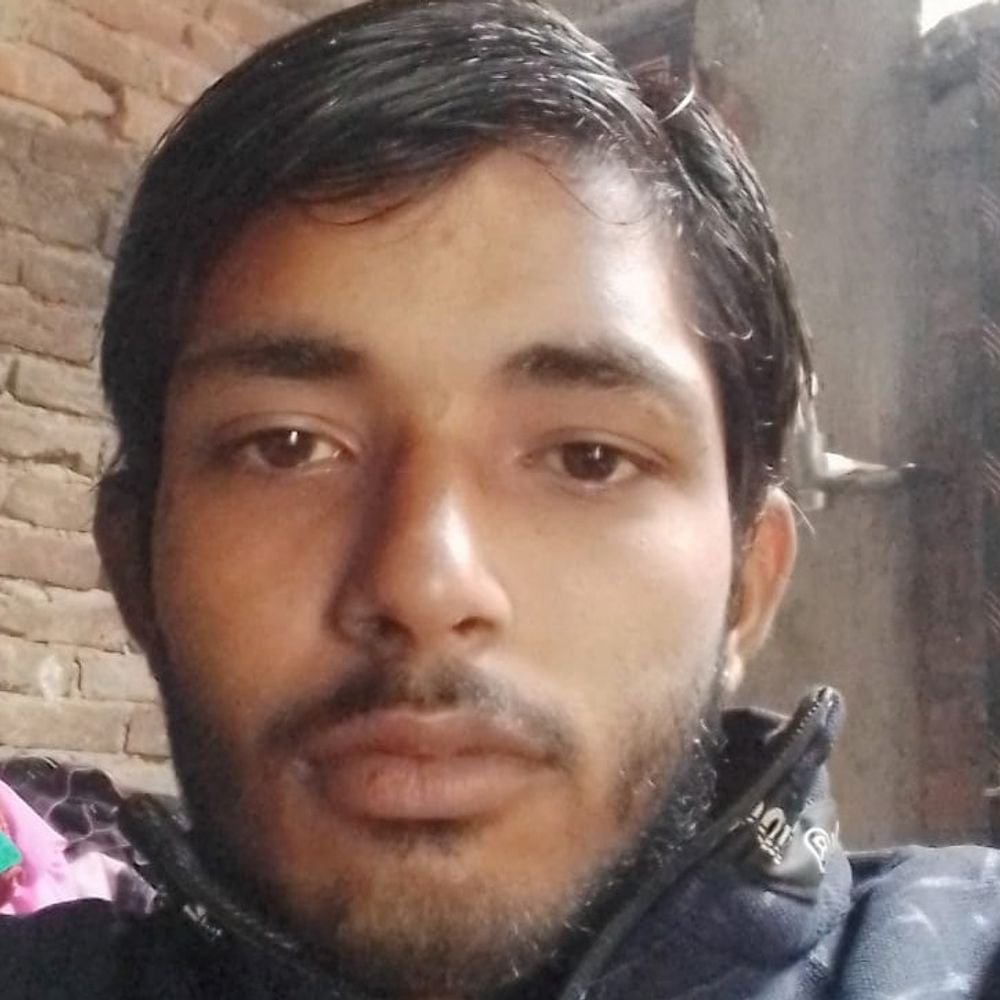 लखनऊ में सई नदी में कूदे युवक का शव बरामद:500 मीटर दूर तारों की बाड़ में फंसा मिला, एक दिन पहले कूदा था