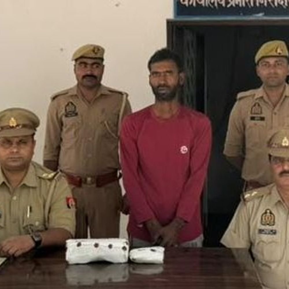 पैसे चोरी करने के लिए पुजारी की हत्या, आरोपी गिरफ्तार:एटा में हाथ-पैर बांधकर ईंटों से सिर कूचा था