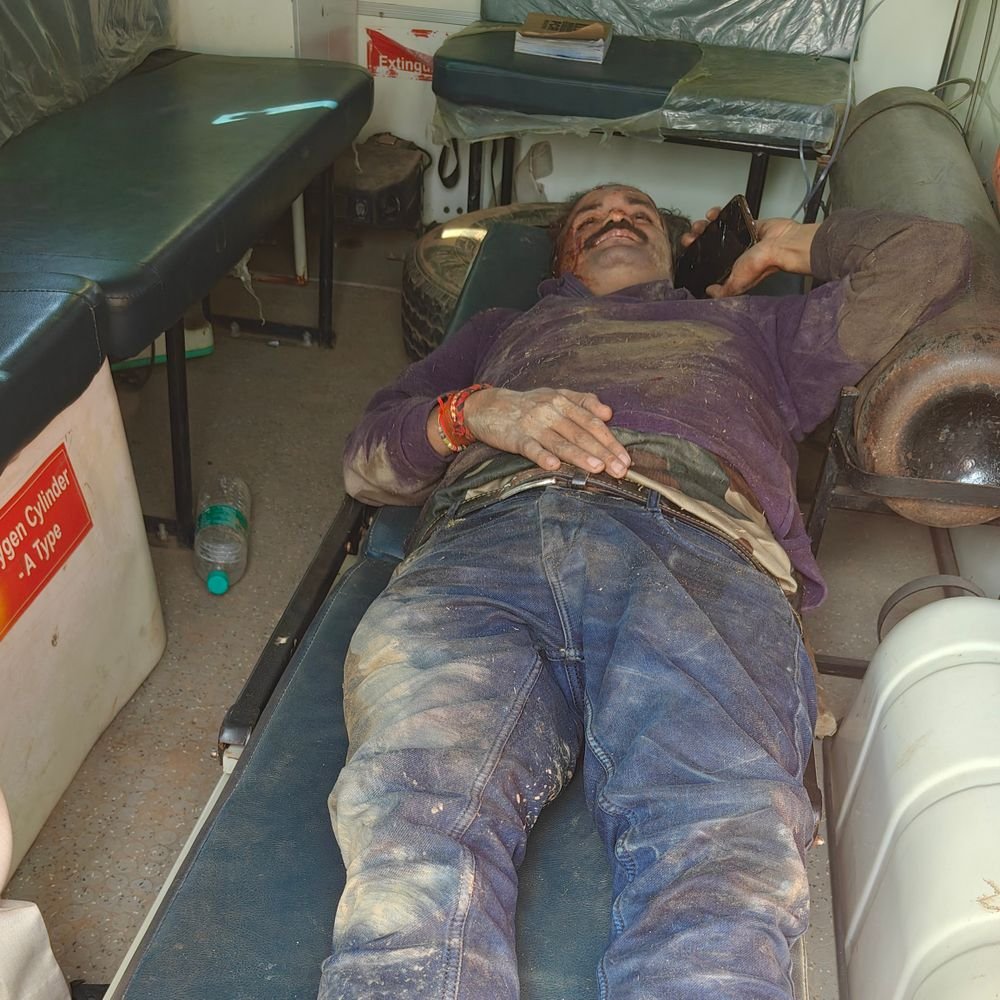 यमुना एक्सप्रेसवे पर तेज रफ्तार बाइक अनियंत्रित होकर पलटी:कानपुर देहात का 32 वर्षीय युवक गंभीर घायल, पुलिस ने अस्पताल में भर्ती कराया
