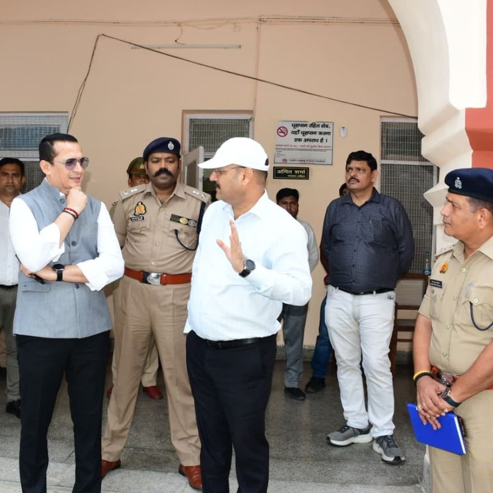 ऑब्जर्वर, डीएम और एसएसपी ने किया नामांकन स्थल का निरीक्षण:मेरठ में 14 उम्मीदवारों ने दाखिल किए पर्चे, सुरक्षा व्यवस्था जांची गई