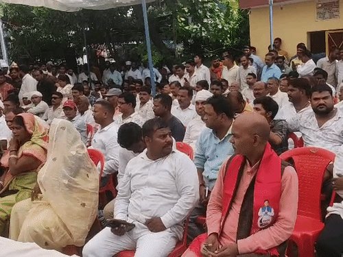 क्षत्रिय किसी दल से चुनाव लड़ेगा, निषाद वोट नहीं देंगे:गोरखपुर में बोले सपा सांसद रामभुआल; निषाद महापंचायत में भाग लेने आए थे
