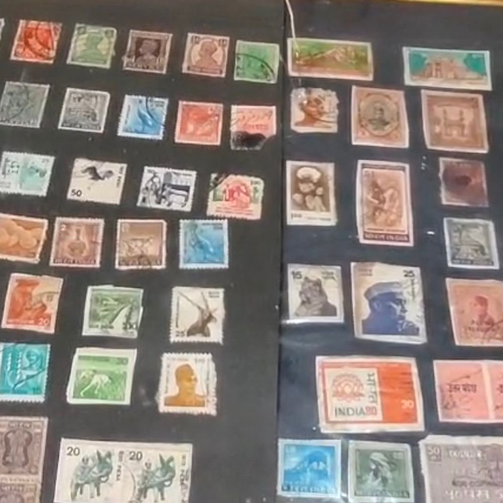 40 देशों के डाक टिकटों में दिखी इतिहास-संस्कृति की झलक:संभल के मदरसे में विश्व डाक दिवस पर लगी प्रदर्शनी