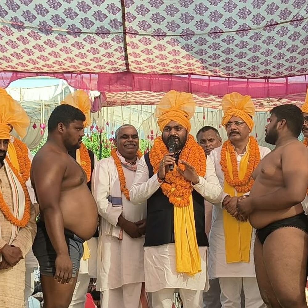 अरविंद राजभर ने अखिलेश यादव पर साधा निशाना:रोजगार, शिक्षा और जनहित के मुद्दों पर चर्चा की बात कही, कुश्ती दंगल में हुए शामिल