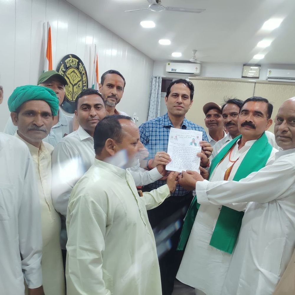 भूमि अधिग्रहण से नाराज किसानों ने डीएम को ज्ञापन सौंपा:बागपत में सर्किल रेट बढ़ाने और पारदर्शिता की मांग, आंदोलन की चेतावनी