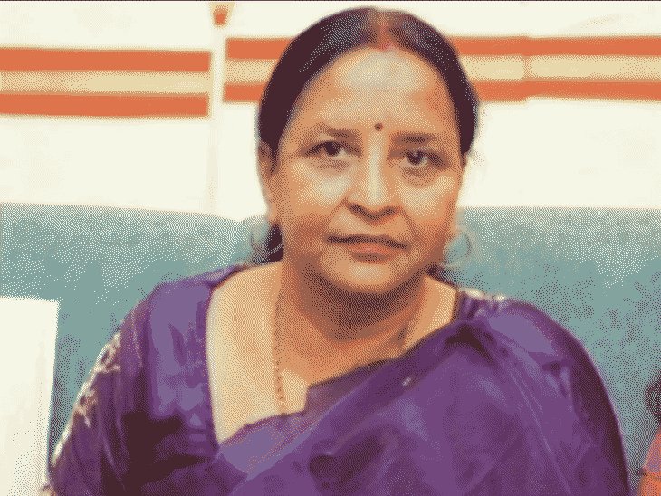 गोरखपुर में बाइक से धक्का देकर महिला की हत्या:पति के साथ सगाई से घर लौटते समय वारदात हुई, बदमाशों की तलाश में पुलिस
