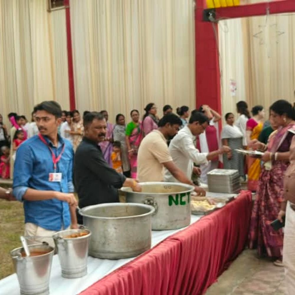 दुर्गा पूजा पर विशाल भोग भंडारा:भंडारे में स्टील के बर्तनों का प्रयोग, पर्यावरण बचाने की पहल