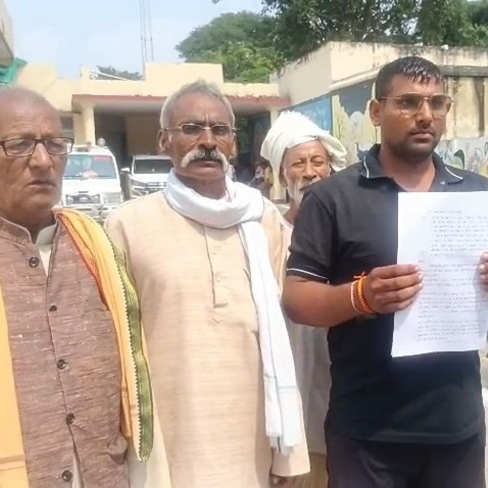 गाजीपुर में चकबंदी-विवाद: जमीन के चक बदले, निर्माण का आरोप:सपा विधायक वीरेंद्र यादव पर भी आरोप, डीएम ने दिए जांच के निर्देश