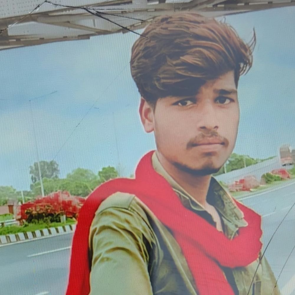 एटा में दो बाइकों की टक्कर, युवक की मौत:इलाज के दौरान आगरा में तोड़ा दम, परिवार में मातम