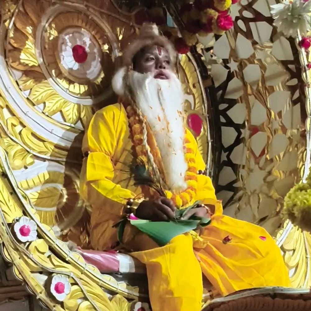 वाल्मीकि जयंती पर राम-सीता की झांकियों ने मन मोहा:बरेली में निकली शोभायात्रा, डीजे की धुन पर झूमे युवा