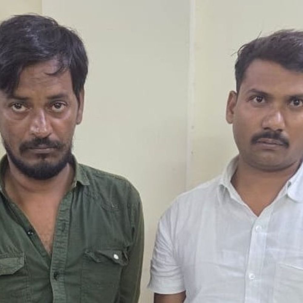 STF ने लखनऊ में दबोचे 2 तस्कर:5 पिस्टल और कारतूस बरामद,यूपी: बिहार-एमपी से तमंचा लाकर बेचता था गैंग