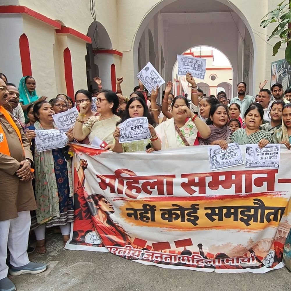 पीलीभीत में बीजेपी महिला मोर्चा प्रदर्शन:जेएनयू की छात्राओं के उत्पीड़न पर इस्तीफा मांगा, कांग्रेस के दोहरे चरित्र पर उठाए सवाल