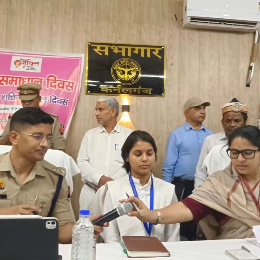 गोंडा में कक्षा-12 की छात्रा बनी एक दिन की डीएम:मिशन शक्ति कार्यक्रम में पिंक समाधान दिवस पर सुनी फरियादियों की समस्याएं