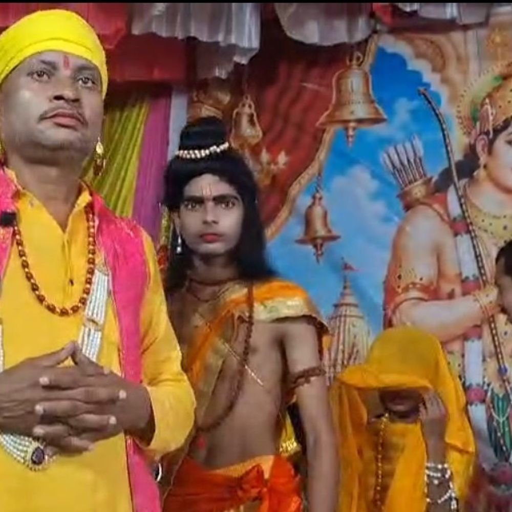 श्रावस्ती में नवरात्रि के दूसरे दिन मां ब्रह्मचारिणी की पूजा:दुर्गा पंडालों में पूजा आरती, उमड़े श्रद्धालु, झांकियों ने मन मोहा; 10 दिन चलेगी देवी आराधना