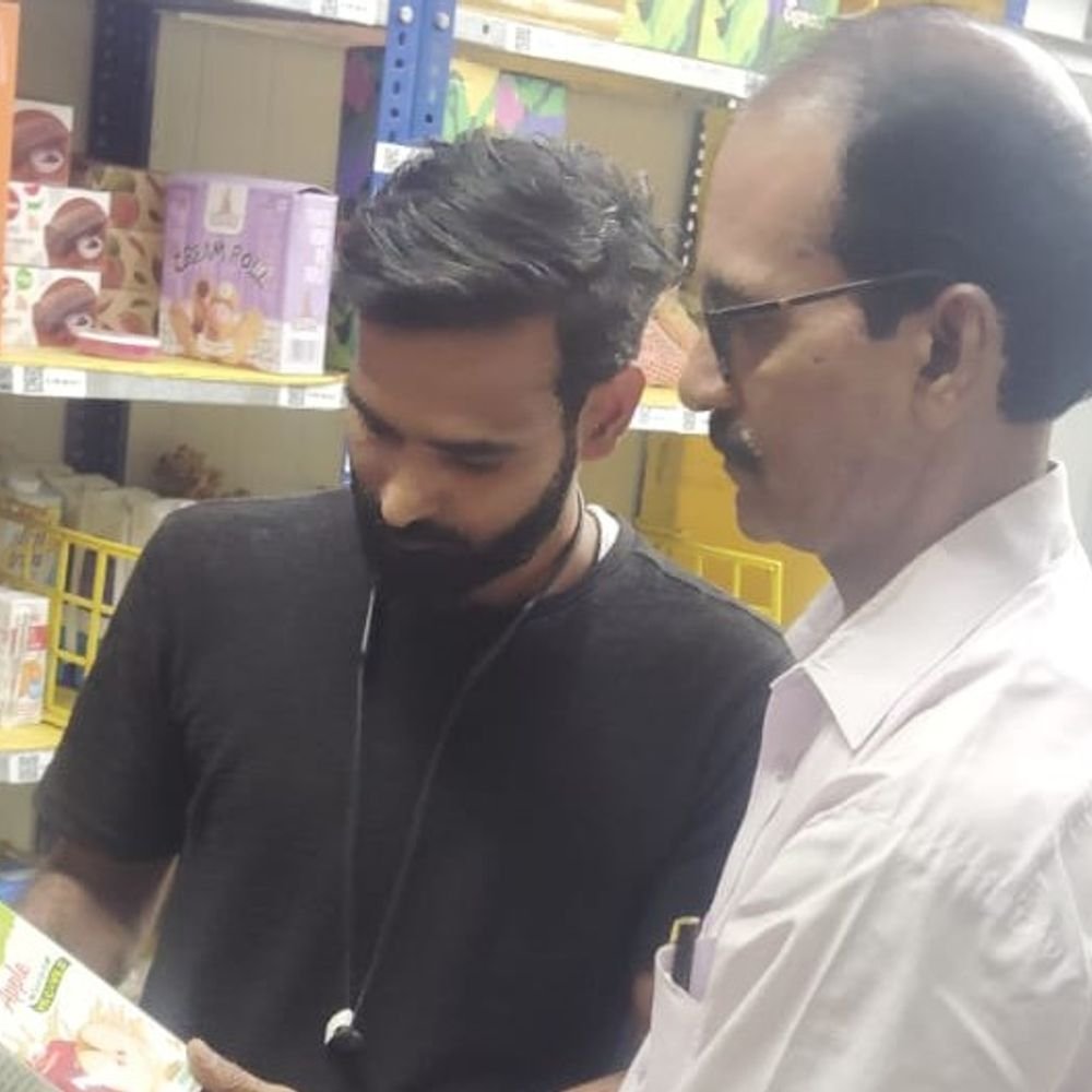 प्रयागराज में FSDA ने ई-कॉमर्स गोदामों पर छापा मारा:5 गोदामों में मिलीं कई खामियां, सुधार के लिए नोटिस जारी