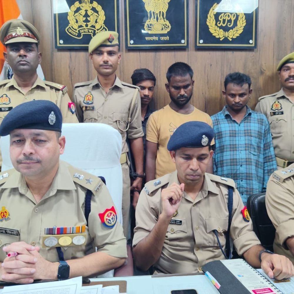 संभल पुलिस में झारखंड के तीन आरोपी पकड़े:₹10 लाख के 42 एंड्राइड मोबाइल बरामद, बच्चों से मोबाइल चोरी कर कर दिल्ली में फुटपाथ पर बेचे