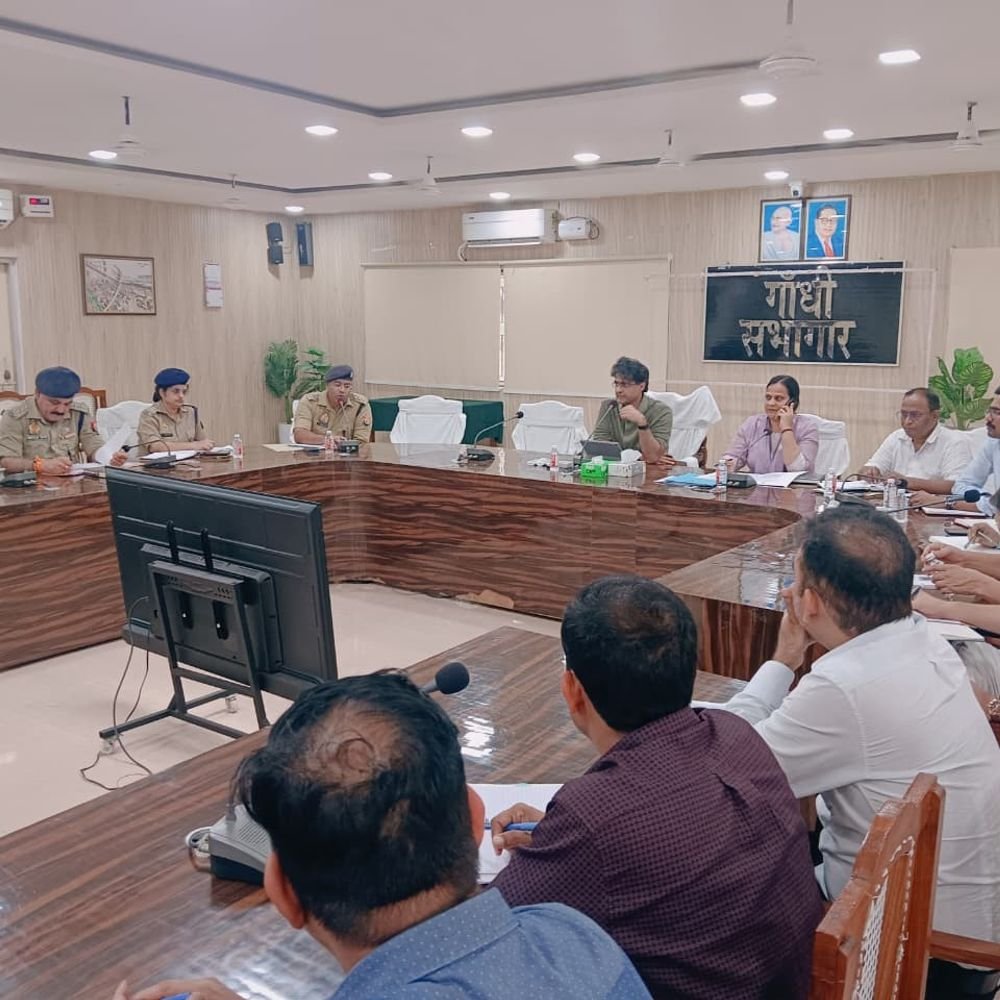 अमरोहा में नवरात्र, रामलीला, दशहरा को लेकर अलर्ट हुआ प्रशासन:DM ने सुरक्षा से सफाई तक, सभी विभागों को समन्वय से काम करने को कहा