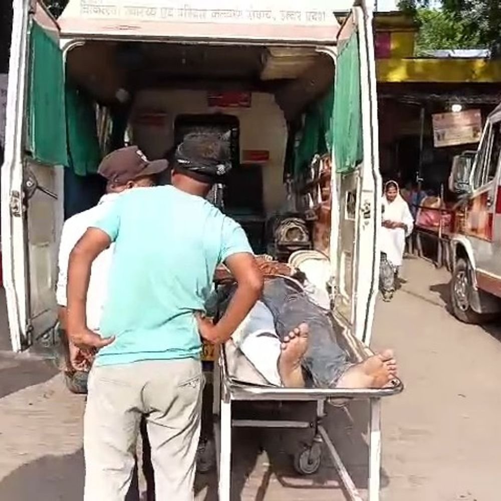 सीतापुर में रोडवेज बस की टक्कर से युवक की मौत:बिसवां-सिधौली मार्ग पर हादसा, दूसरा साथी गंभीर घायल, बाइक से फेरी लगाकर करते थे रोजगार