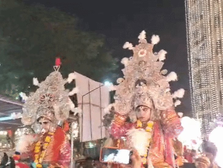 जनकपुरी महोत्सव: श्रीराम ने घोड़े पर सवार होकर किया भ्रमण:रथ पर पहुंचीं सीता, मिथिला मंच से दिए दर्शन, उमड़ा श्रद्धालुओं का सैलाब