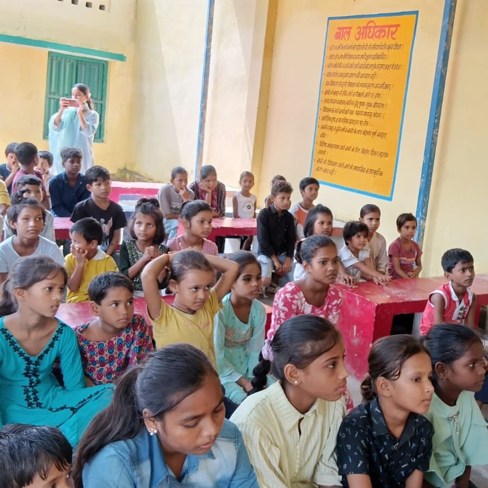 सरकारी विद्यालय में जिला विधिक सेवा प्राधिकरण का जागरूकता कार्यक्रम:बहराइच में बच्चों को पॉक्सो की जानकारी दी, भरोसेमंद व्यक्ति को बताने की दी सीख