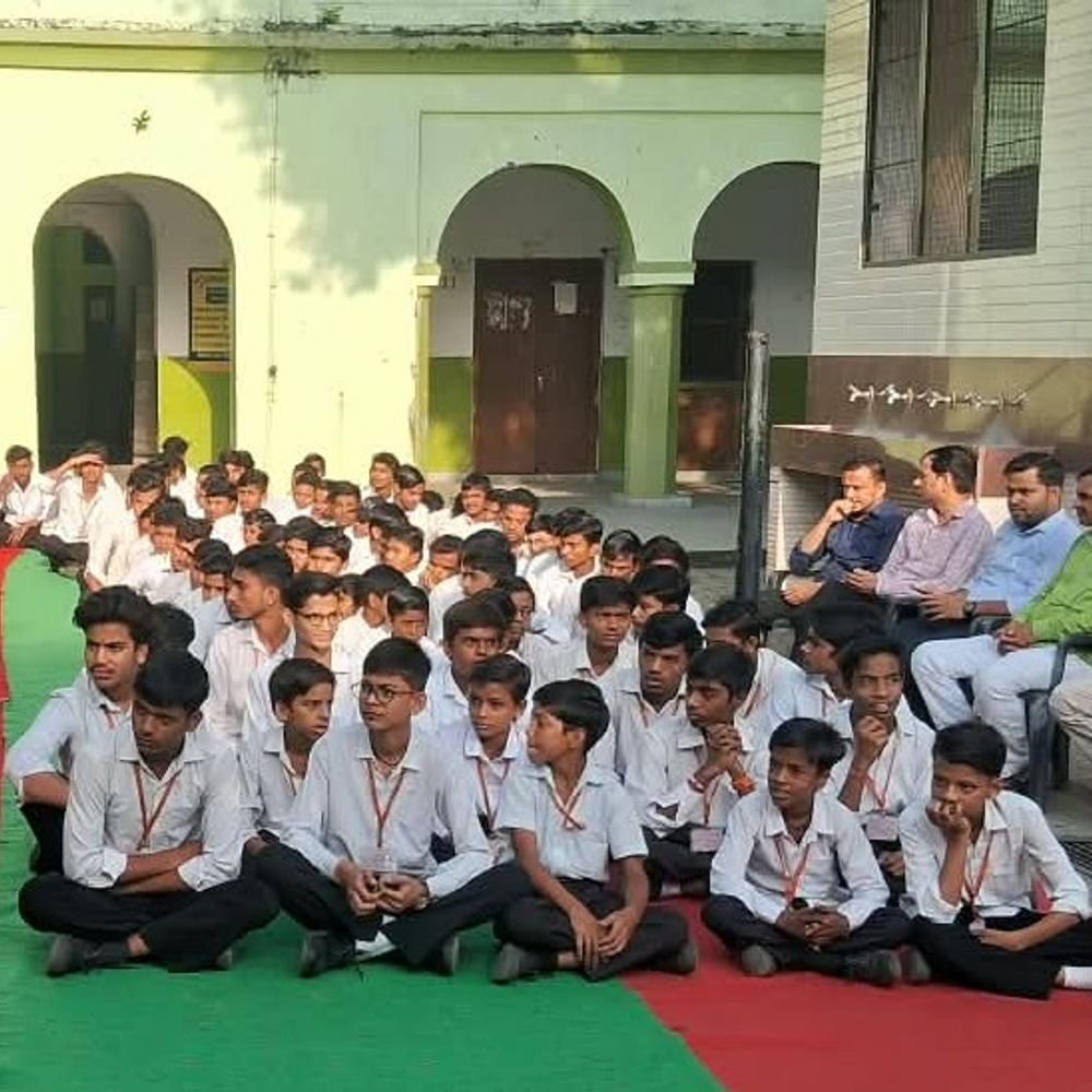 संभल में डॉ. एपीजे अब्दुल कलाम की जयंती मनाई गई:शहर के स्कूलों, कॉलेजों और राजनीतिक दलों के कार्यालयों में हुए कार्यक्रम