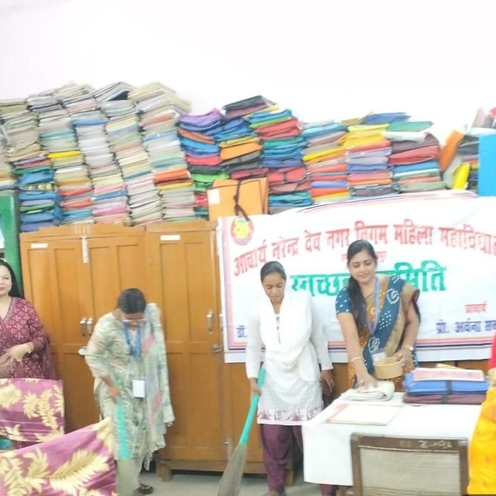 कानपुर में गांधी जयंती कार्यक्रम:छात्राओं ने किया विशेष श्रमदान, बापू के विचारों पर प्रश्नोत्तरी प्रतियोगिता