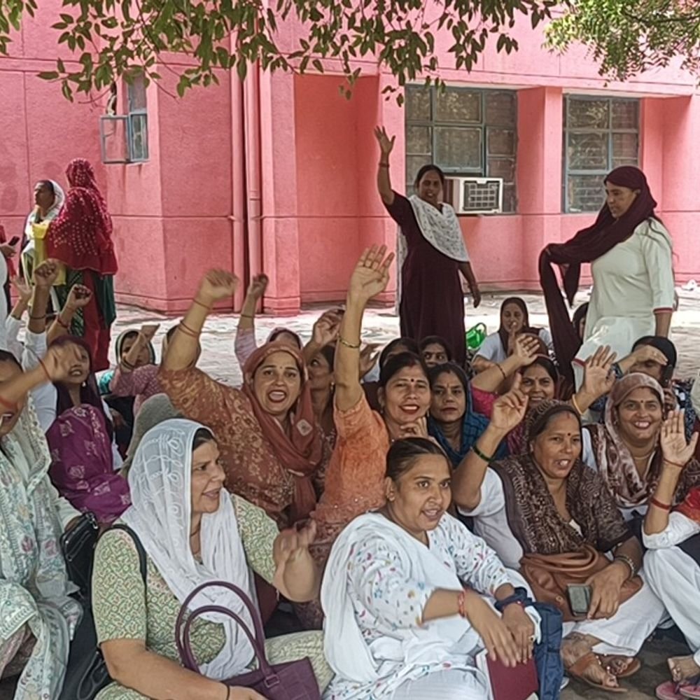 13वें दिन भी धरने पर आंदोलन तेज करने की चेतावनी:बागपत में आशा कार्यकर्ता राज्य कर्मचारी का दर्जा समेत 8 मांगों पर अड़ीं
