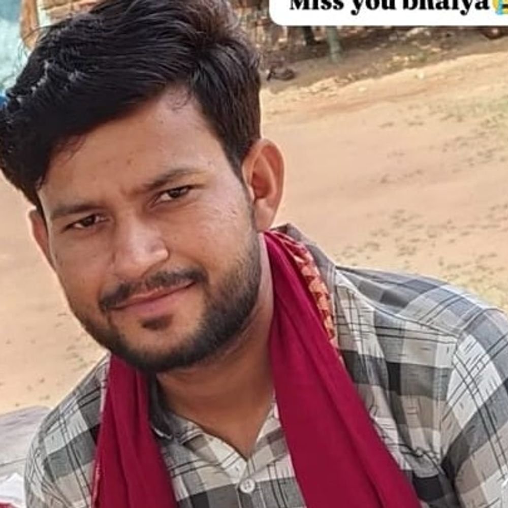 ललितपुर में खेत की रखवाली करने गए युवक की मौत:रात 8 बजे घर से गया, 3 घंटे बाद पेड़ पर लटका मिला शव