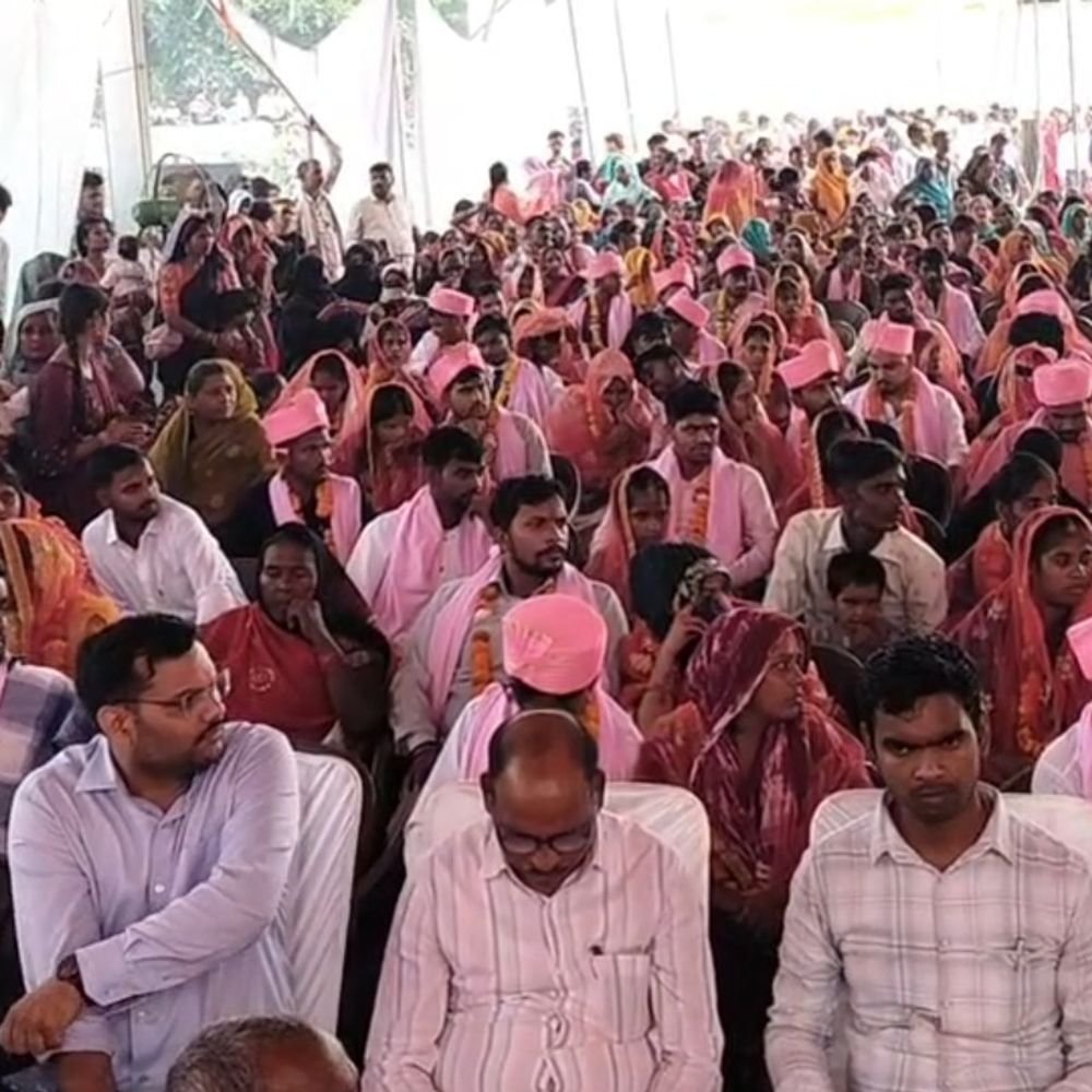 कामाख्या धाम में सामूहिक विवाह समारोह, 176 जोड़े बने हमसफर:दो मुस्लिम जोड़ों का निकाह भी हुआ; अयोध्या में 11033 शादियों पर 60.20 करोड़ रुपए खर्च