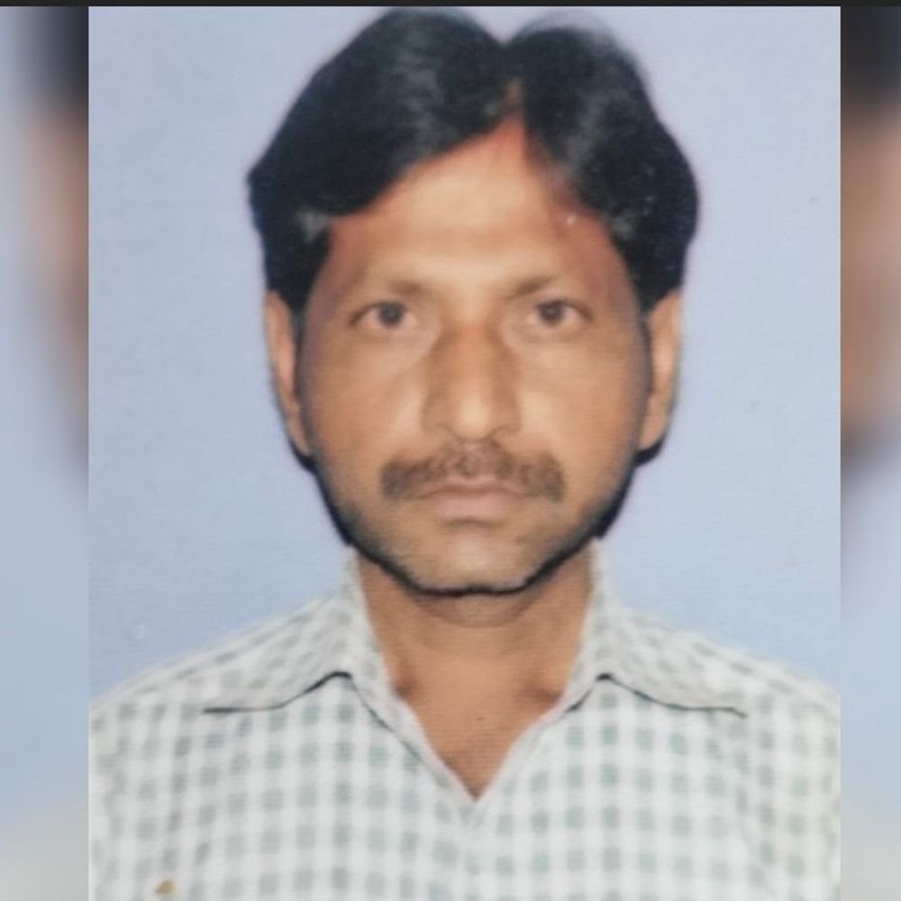 घर के अंदर जमीन पर पड़ा मिला शव:मौत की वजह स्पष्ट नहीं, फॉरेंसिक टीम ने जुटाए साक्ष्य
