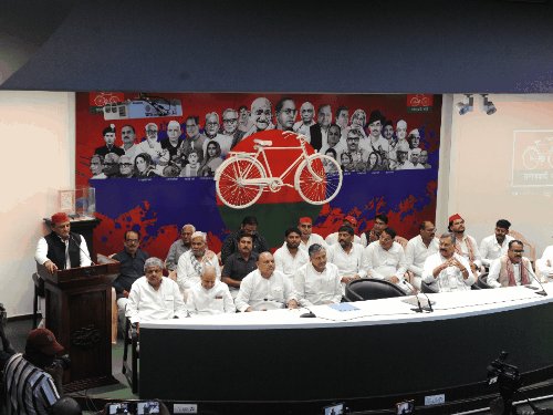 शिक्षक MLC के चुनाव में लगी भाजपा-सपा की प्रतिष्ठा:दोनों दलों के संगठन ने झोंकी ताकत; सांसद, विधायक भी मैदान में उतारे गए