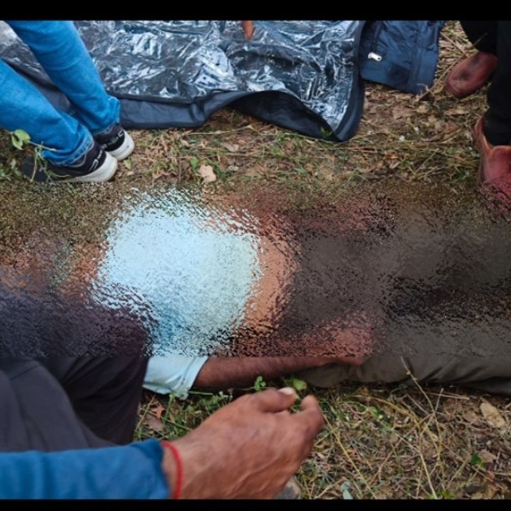 जंगल में किसान का शव पेड़ से लटका मिला:चित्रकूट में परिजनों ने हत्या की आशंका जताई, एक दिन पहले खेत गया था