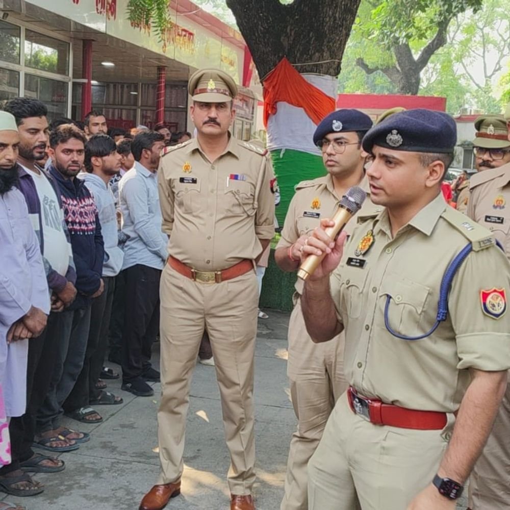 मुजफ्फरनगर के सिविल लाइन थाने में पुराने अपराधियों की परेड:‘ऑपरेशन चक्रवात’ के तहत दिलाई अपराध से दूर रहने की शपथ