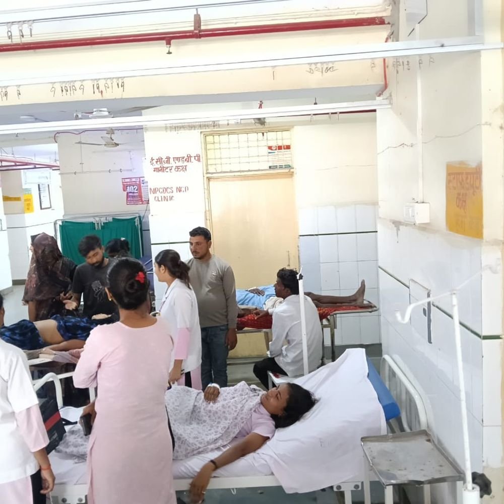 चित्रकूट में उल्टी-दस्त से एक श्रद्धालु की मौत:जिला अस्पताल में बढ़े मरीज, 1163 में से 468 उल्टी-दस्त से परेशान; थाना प्रभारी भी भर्ती