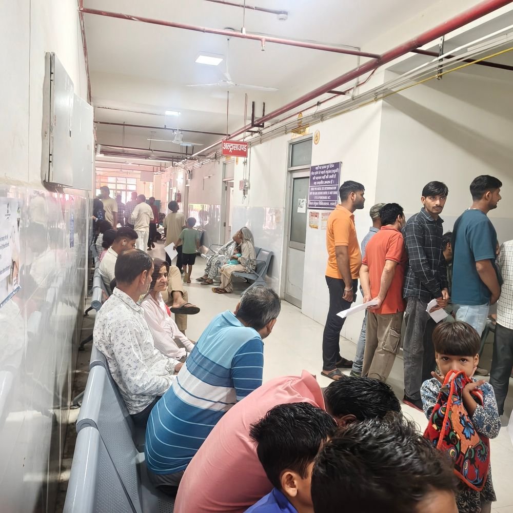 शामली जिला अस्पताल में अल्ट्रासाउंड बंद:महिला डॉक्टर की कमी भी बनी समस्या, जांच और इलाज के लिए भटक रहे मरीज
