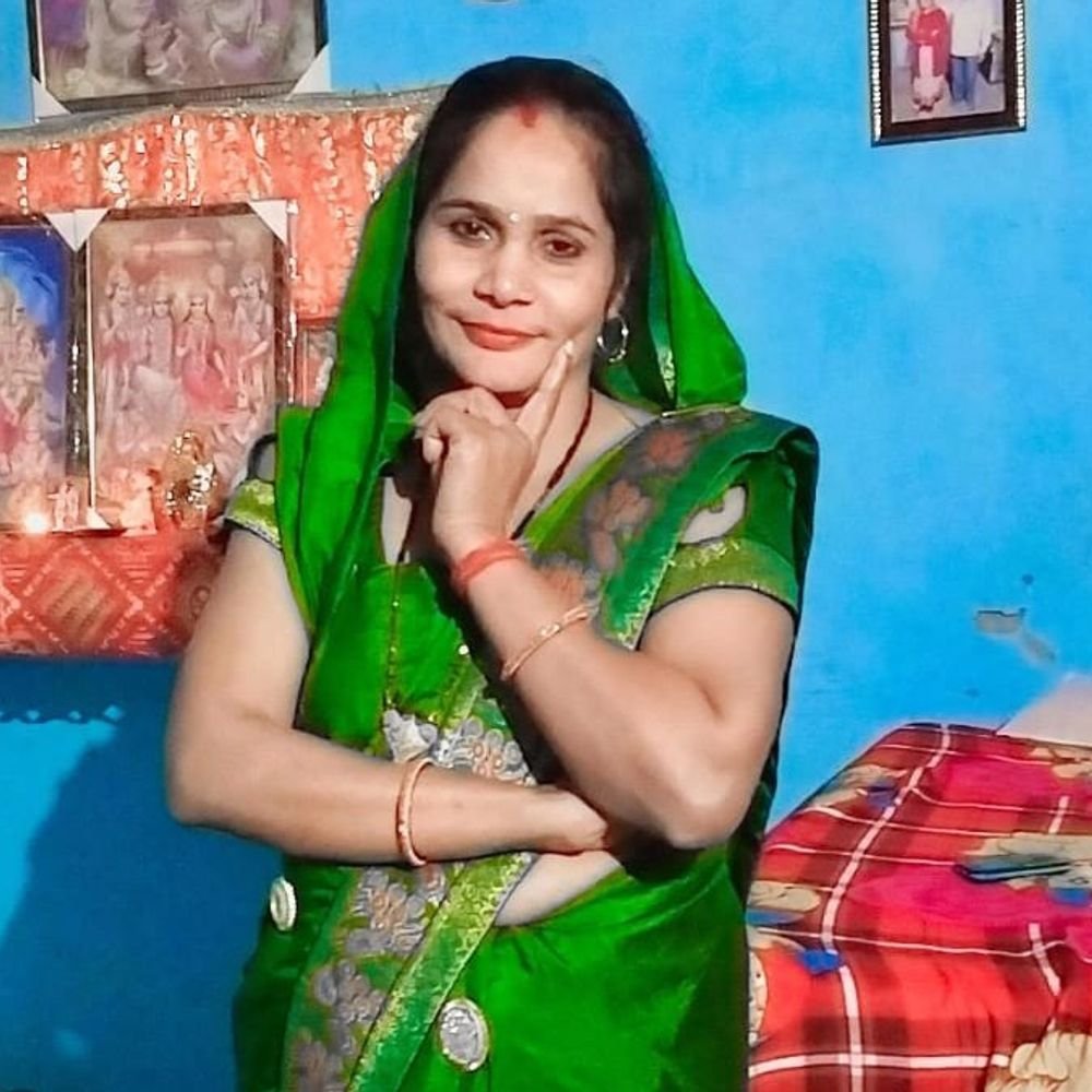 पड़ोसी पर ब्लैकमेल का आरोप, महिला ने फांसी लगाई:कमरे में फंदे से लटका मिला शव, जेवर-नकदी और मकान पर लोन कर लाखों हड़पे