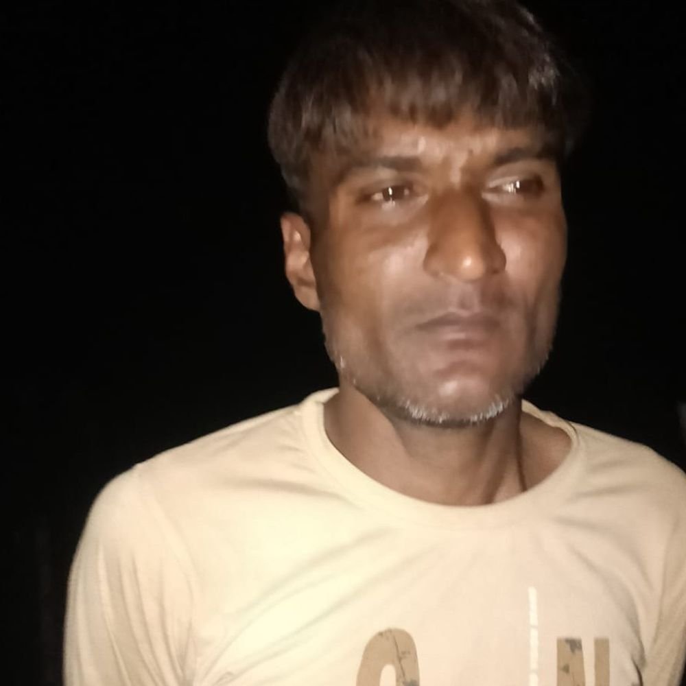 अयोध्या में बच्ची को बाइक से ले जाने का प्रयास:प्रसाद देकर भाई को दुकान भेजा, फिर बच्ची को बाइक पर बैठाकर निकला; आरोपी हिरासत में