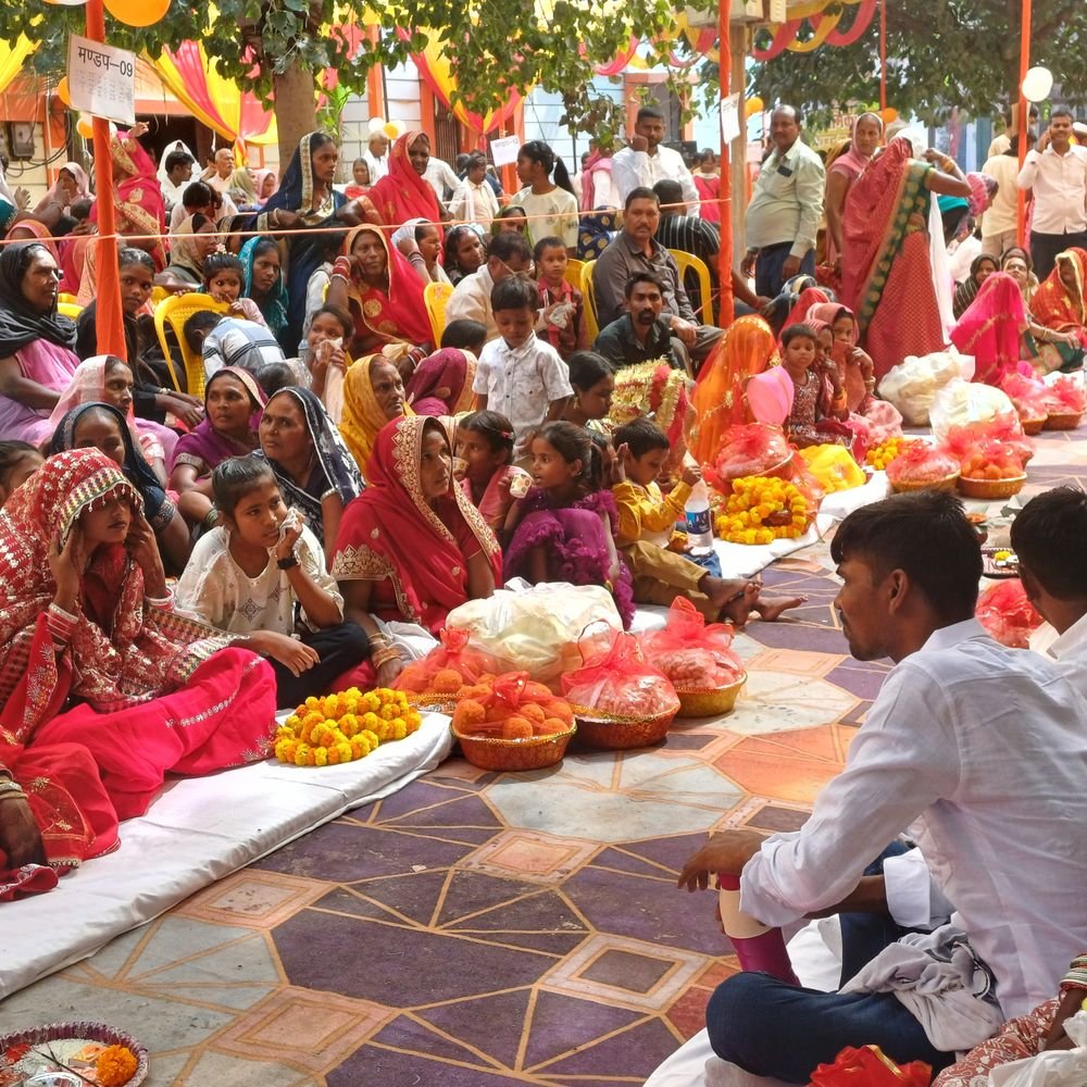चंदौली में 48 जोड़ों का मुख्यमंत्री सामूहिक विवाह:वैदिक मंत्रोच्चार के बीच हुई शादी, नवविवाहितों को मिले उपहार और आर्थिक मदद