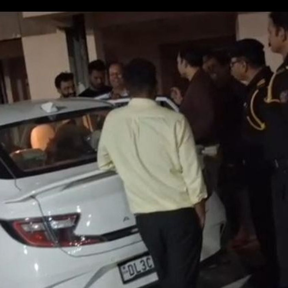 एनसीबी का ग्रेटर नोएडा में ऑपरेशन क्रिस्टल हंट:दो ड्रग्स लैब का भंडाफोड़, 380 किलो नशीला पदार्थ बरामद, विदेशी नागरिक समेत दो गिरफ्तार