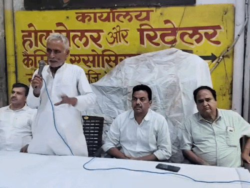 मेरठ में 16,726 संपत्तियों के सर्वे पर भड़के केमिस्ट:व्यापारियों ने कहा- 40 साल पुरानी दुकानों को अब अवैध बताना कैसे उचित