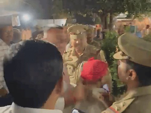 गोरखपुर में शिक्षक विधायक चुनाव मतगणना जारी:रात-भर हंगामा, प्रथम वरीयता में भाजपा के ध्रुव त्रिपाठी आगे