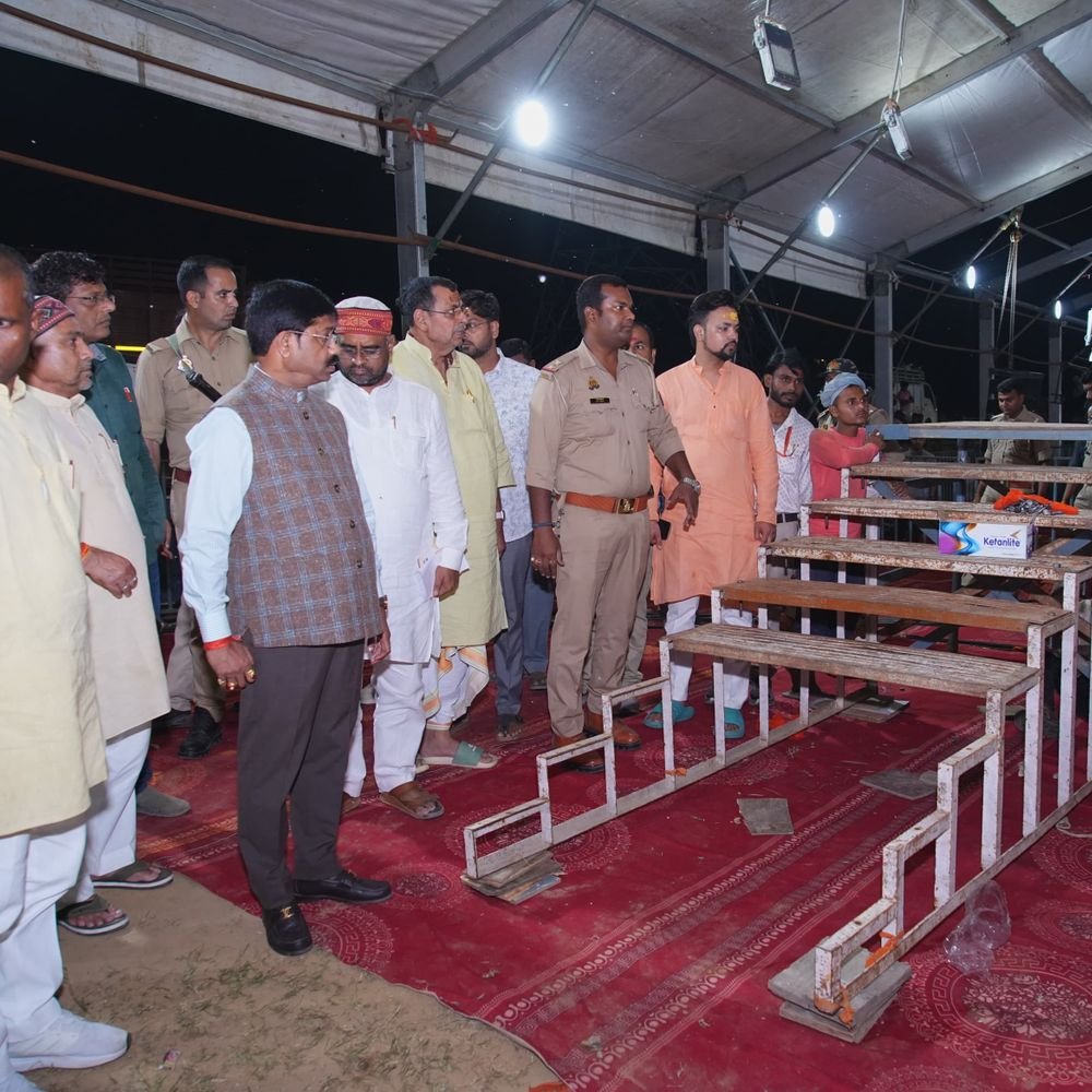 CM योगी की जनसभा की तैयारियां परखने पहुंचे प्रभारी मंत्री:नंदी ने मां विंध्यवासिनी के दर्शन किए, समय से व्यवस्था पूरी करने के निर्देश