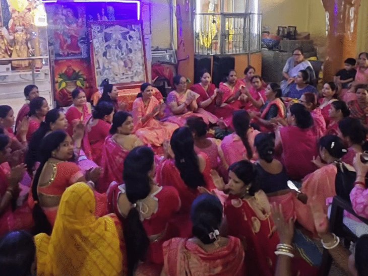 शिवभोला मंदिर में नवरात्रि पर दिखा भक्ति का रंग:लखनऊ में महिला मंडली ने सामूहिक भजन-कीर्तन किया, भक्तिमय माहौल रहा
