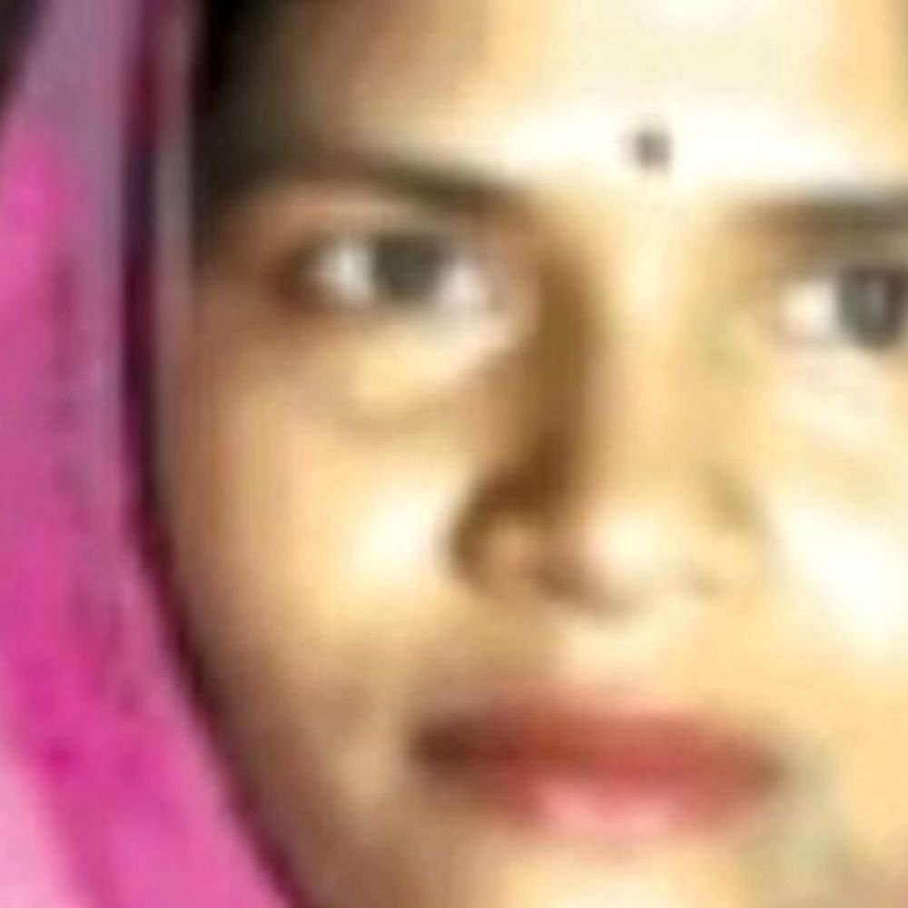 झांसी में सांप ने महिला के गले में डसा, मौत:सोते समय हुआ हादसा, पति बच्चों के साथ करती थी मजदूरी